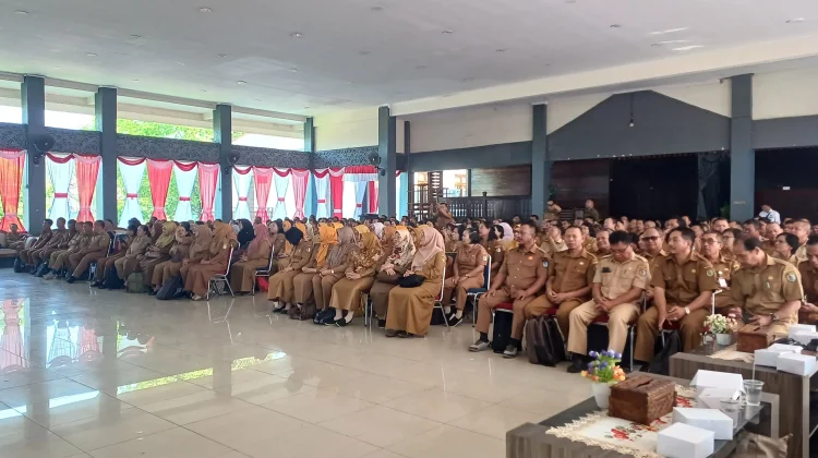 Kepala Sekolah di Sintang Diminta Wujudkan Pendidikan Bermutu