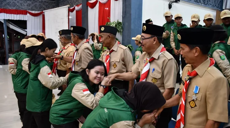 Bupati Sintang Lepas 35 Anggota Pramuka Sintang menuju Jambore Nasional XII