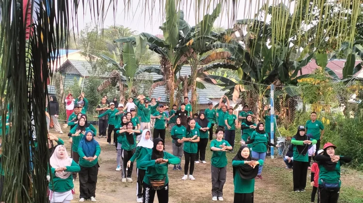 Warga RT 10 Desa Sungai Ana Sintang Meriahkan HUT ke-81 RI