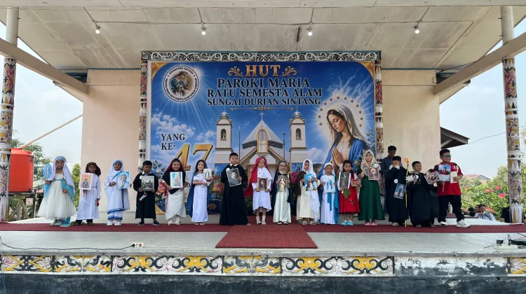 Cosplay Santo dan Santa Meriahkan HUT ke-47 Paroki Maria Ratu Semesta Alam