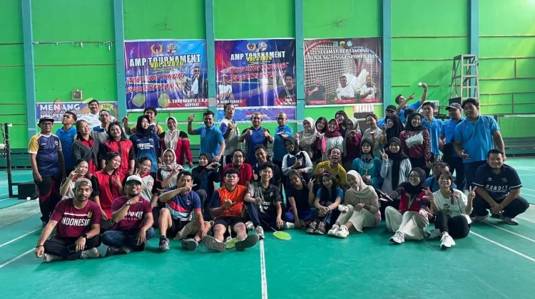 RRI Sintang Gelar Lomba Badminton Antarbidang