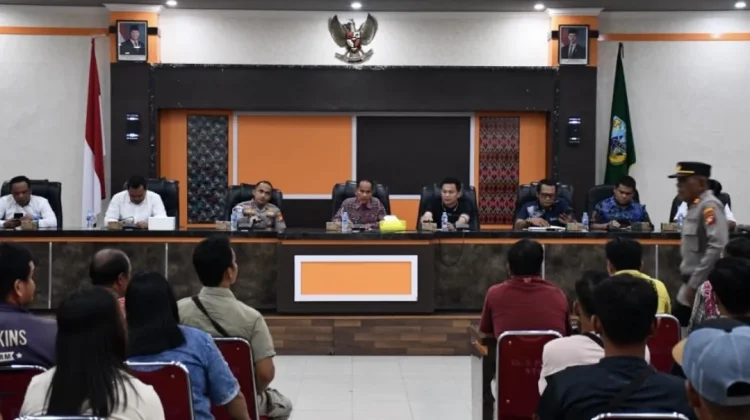 Tuntutan Kebun Plasma, Bupati Sintang Siap Mediasi Masyarakat dan Perusahaan