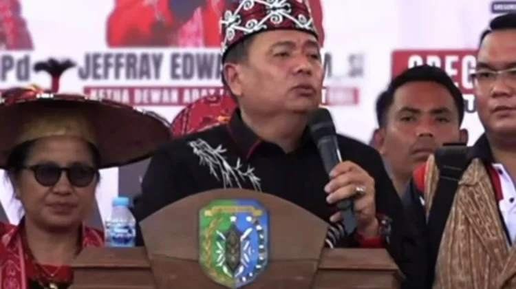 Lasarus Bela Masyarakat Adat, Tolak Tuduhan Penyebab Kabut Asap