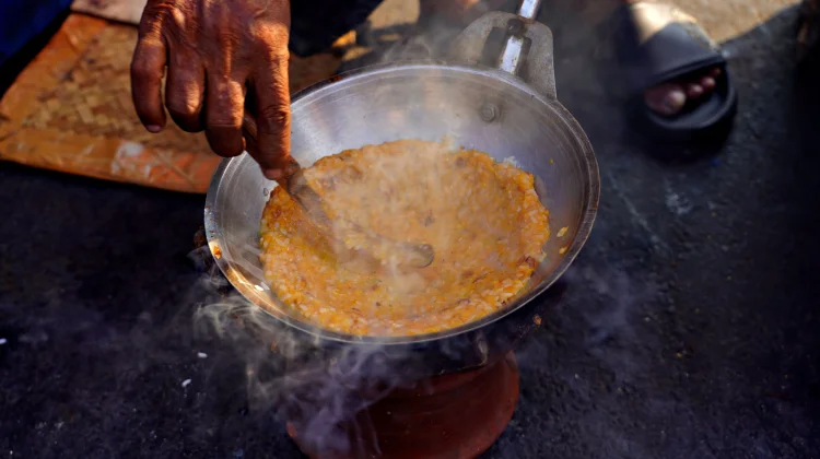 Kerak Telor, Jajanan Betawi yang Tetap Eksis di tengah Kuliner Modern