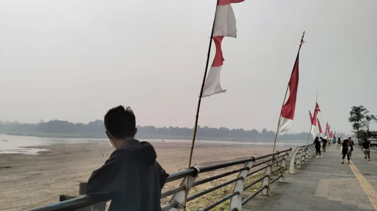 Warga Sintang Mulai Kesulitan Air Bersih