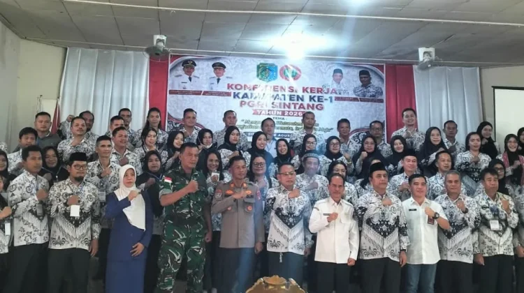 PGRI Kabupaten Sintang Menggelar Konferensi Kerja