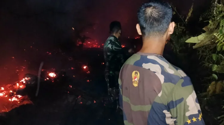 Kodim Sintang Cegah Karhutla Meluas di Desa Balai Agung