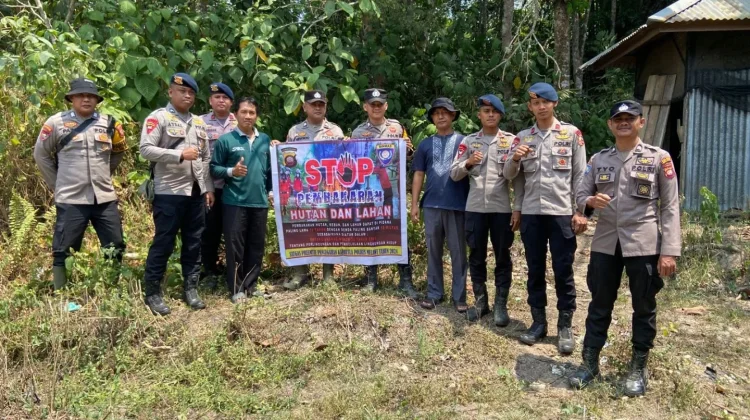 Korps Brimob Polri Edukasi dan Ajak Warga Ella Hilir Cegah Karhutla