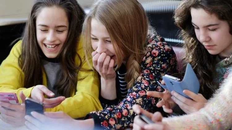 Tren Terbaru: Gen Z Beralih ke Platform Chat Baru, WhatsApp dan Telegram Mulai Diting