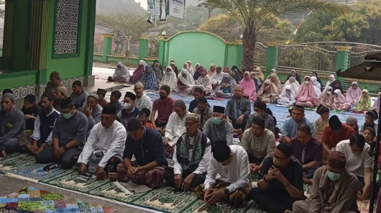 Masjid Assyakirin Sintang Menggelar Salat istisqa