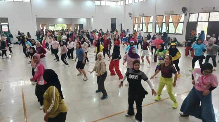 Semarak RRI Fest 2026, Ratusan Warga Sintang Ikuti Zumba Party