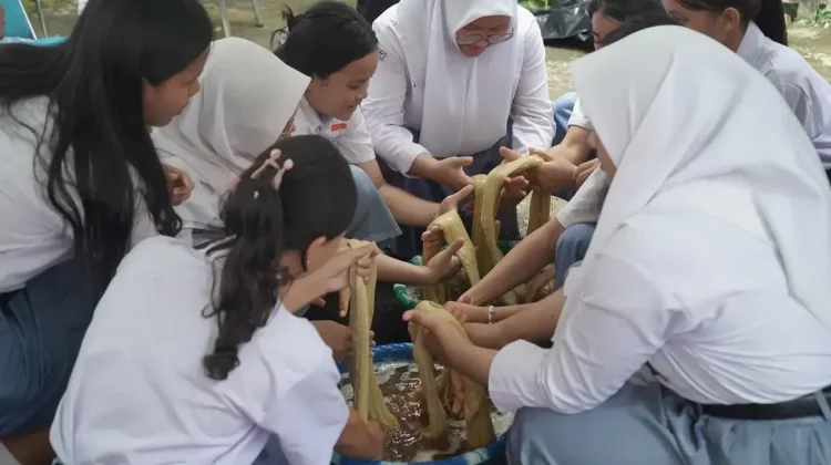 Lestarikan Budaya, TP-PKK Kapuas Hulu Bekali Generasi Muda Pewarnaan Tradisional