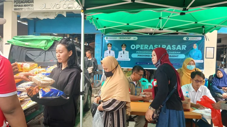 Disperindagkop UKM Sintang Apresiasi Operasi Pasar TP PKK Kalbar