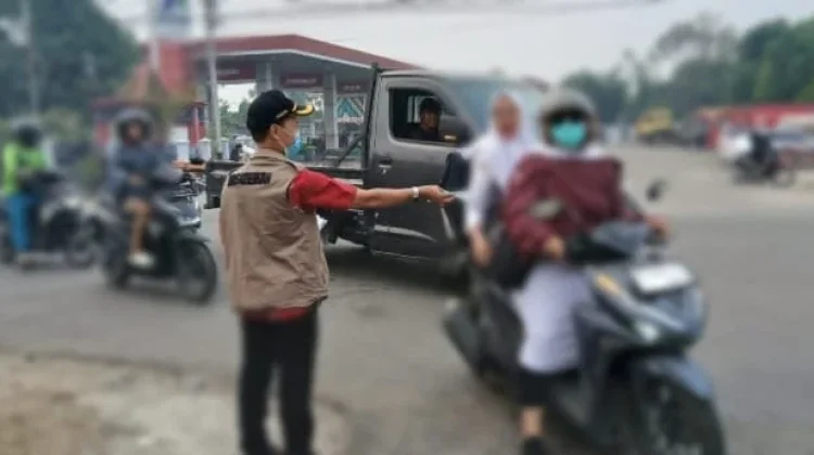 Kabut Asap Masih Pekat, Komunitas Gencar Bagikan Masker