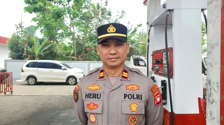 Polri Bantu Penyaluran Air Bersih untuk Warga
