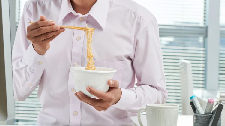 Bahaya Mie Instan jika Dikonsumsi Terlalu Sering