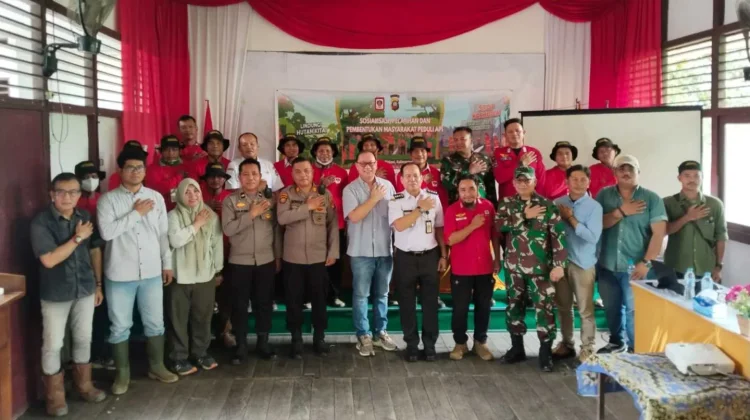 Perkuat Pencegahan Karhutla, Polsek Menukung Bentuk Masyarakat Peduli Api