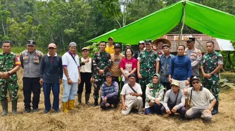Tim Satgas Karhutla Mabes TNI Berikan Penyuluhan kepada Masyarakat Dusun Sauwe