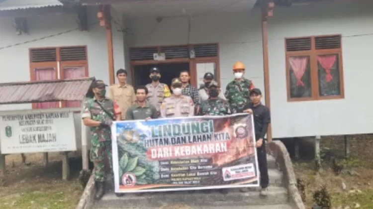 Polsek Silat Hulu dan Mabes TNI Edukasi Dampak Karhutla pada Masyarakat