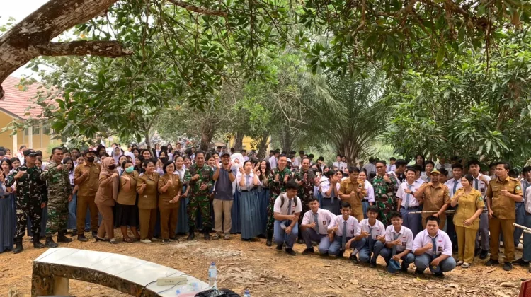 TNI Edukasi Pelajar SMK Negeri Kayan Hilir Sintang Cegah Karhutla