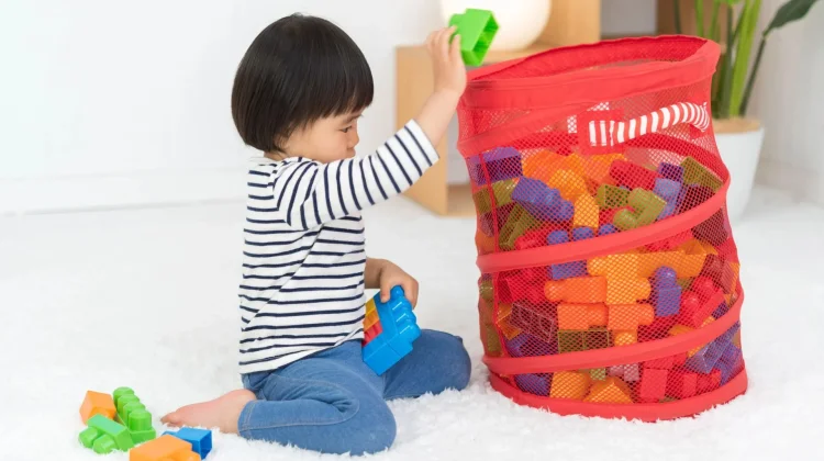 Membentuk Karakter Mandiri Anak Sesuai Tahapan Usianya