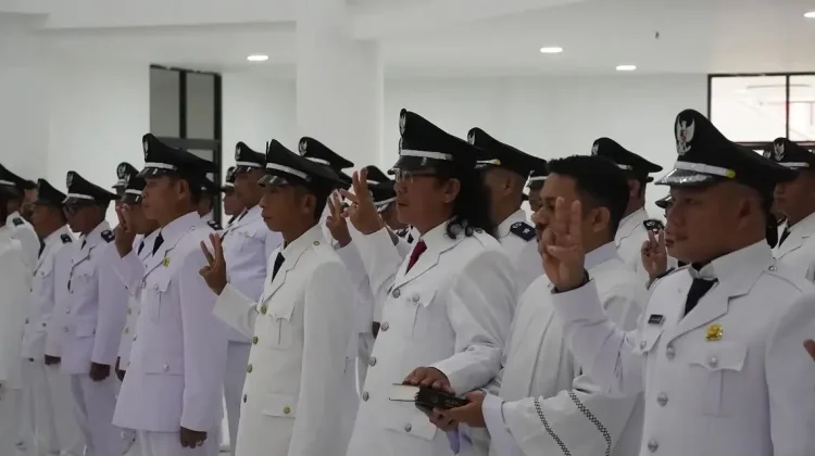 Ratusan Kades Dilantik, Bupati Kapuas Hulu Ingatkan Amanah dan Tanggung Jawab
