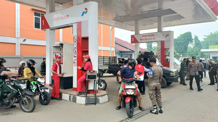 Polsek Sintang Kota Awasi Distribusi BBM Bersubsidi