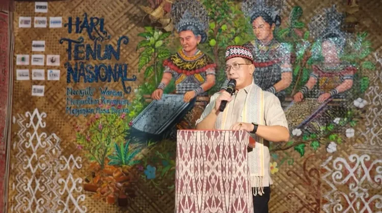 Festival Tenun Kapuas Hulu Jadi Momentum Pelestarian Warisan Budaya Lokal