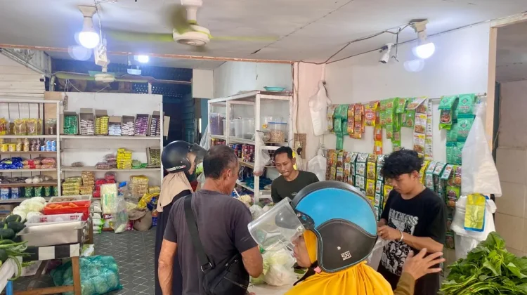 Harga Sayuan Melabung, Warga Sintang Pilih Berhemat