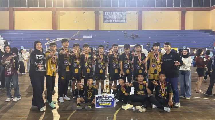 Tim Handball MTs Negeri 1 Sintang Borong Piala di ajang Student Competition IV