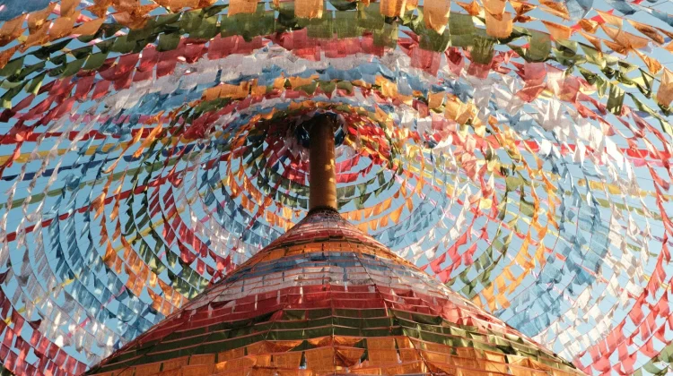 Dua Jenis Prayer Flags Tibet dan Simbol di Dalamnya