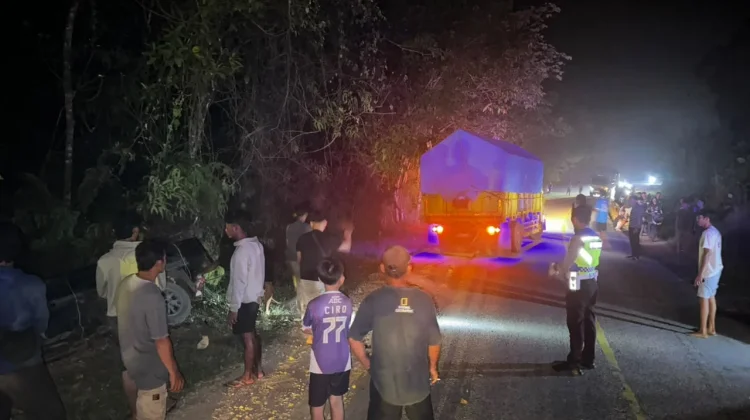 Pengendara Honda Revo Tewas Tabrakan dengan Pickup di Jalan Sekadau-Sanggau