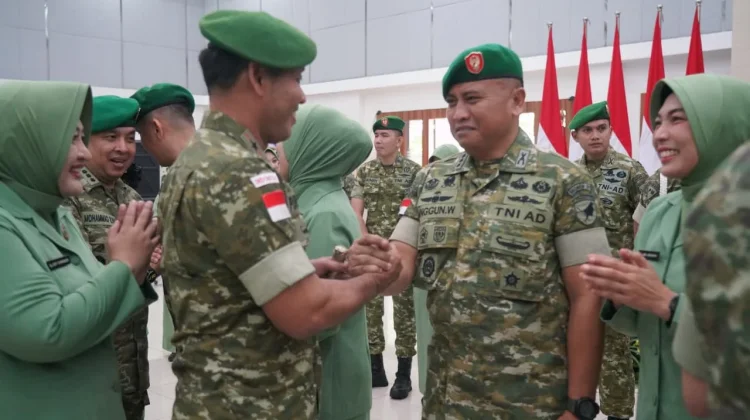 Danrem 121/Abw Hadiri Upacara Korps dan Pelantikan Kenaikan Pangkat Kodam XII/Tpr