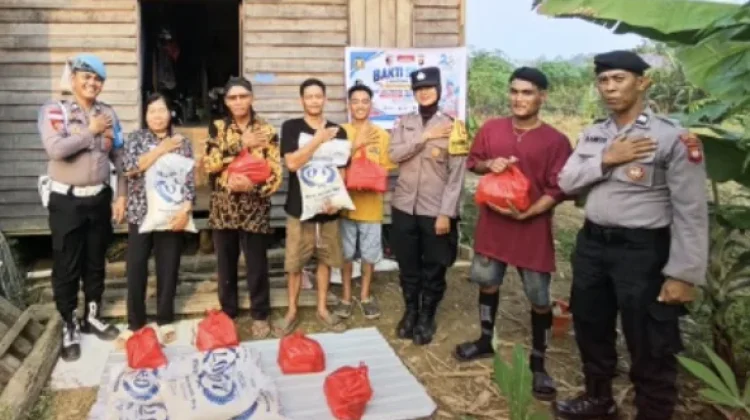 Sambut Hari Jadi Propam, Polsek Putussibau Selatan Perbaiki Sumur Bor Warga