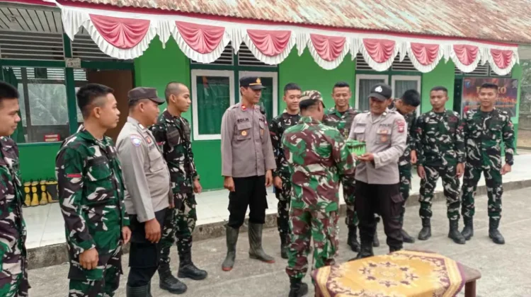 HUT ke-81 TNI, Polsek Kota Baru Tunjukkan Kehangatan TNI-Polri di Tanah Pinoh