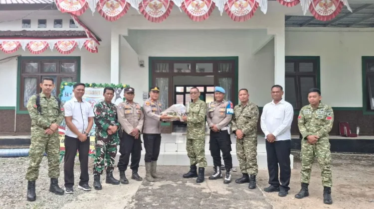 Semarak HUT TNI, Polsek Nanga Pinoh Sambangi Koramil Perkuat Sinergitas TNI-Polri