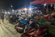 Malam Imlek, Vihara Sintang Ramai, Pedagang Waterfront Panen Rezeki