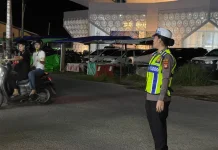 Polwan Satlantas Polres Melawi Lakukan Pengamanan Tarawih