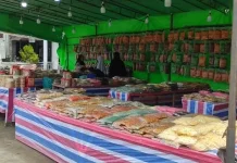 Hadapi Lebaran, Penjual Kue kerinng Marak di Sintang