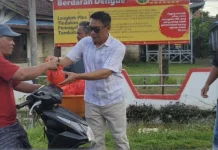 Bagi Takjil: Dinkes PP dan KB Kapuas Hulu Berbagi Berkah Ramadan