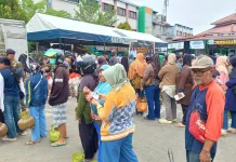 Warga Padati Operasi Pasar Ramadan di Pasar Raya Sintang