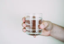 Tips Menjaga Tubuh Tetap Terhidrasi dengan Cukup Minum Air