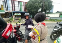 Saka Bhayangkara Polres Sintang Bagi Takjil
