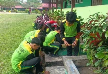 Jumat Berkah, MTs Negeri 1 Sintang Gelar Clean Up Day
