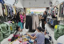 Baju Lelong Sintang Laris Manis jelang Lebaran