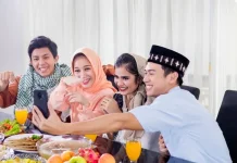 Lebaran tanpa Drama: Cara Santai Menghadapi Pertanyaan Klasik Keluarga