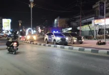 Kendaraan Pawai Takbiran Padati Lintas Melawi