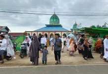 Warga Binjai Hulu Padati Masjid Al-Huda saat Salat Idulfitri