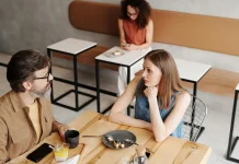 Cara Berkomunikasi dengan Pasangan yang Tertutup