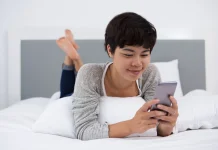 Tips Mengurangi Kebiasaan Main HP di Pagi Hari
